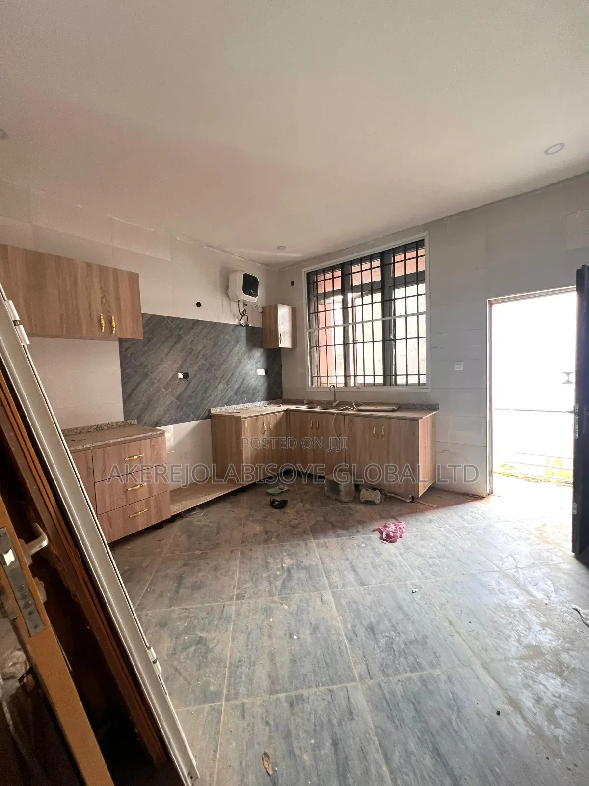 5bdrm Duplex in In An Estate for sale in Gwarinpa