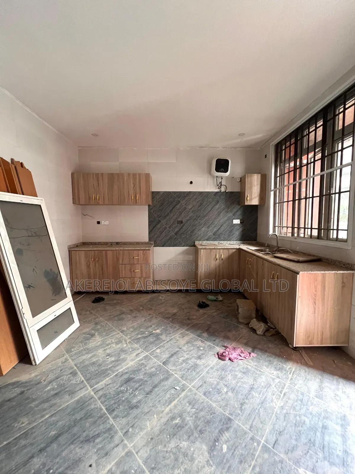 5bdrm Duplex in In An Estate for sale in Gwarinpa