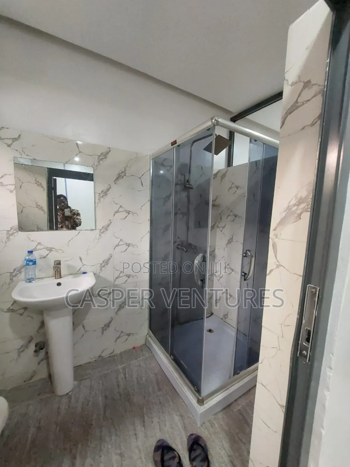Furnished Studio Apartment in Paradise 3, Chevron for rent in Chevron