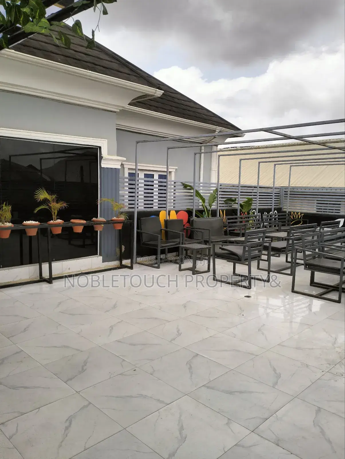 Modern 20rooms Hotel With Modern Facilities and Amenities in Abaranje