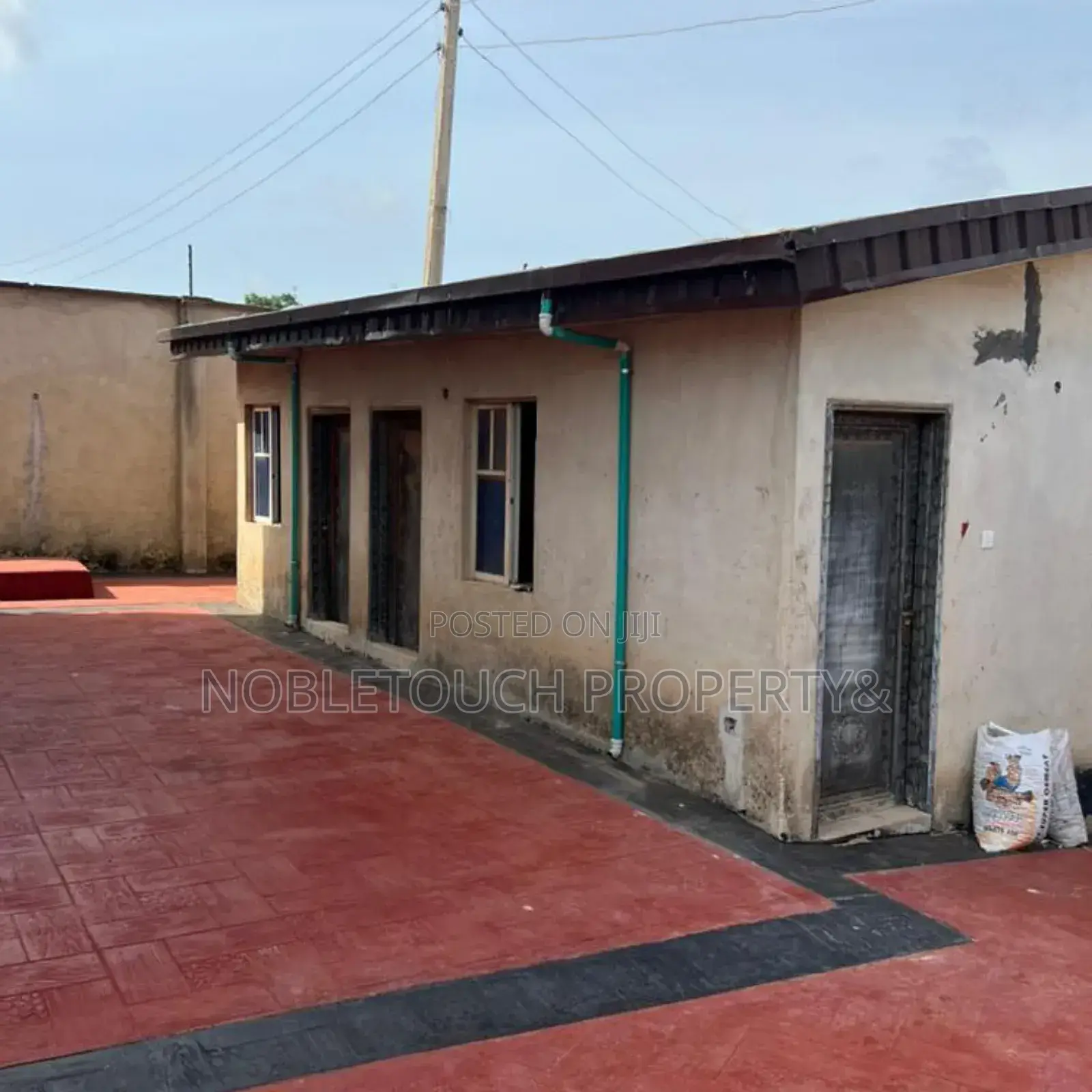 3bdrm Block of Flats in By Arigbajo Market, Ifo for sale in Ifo