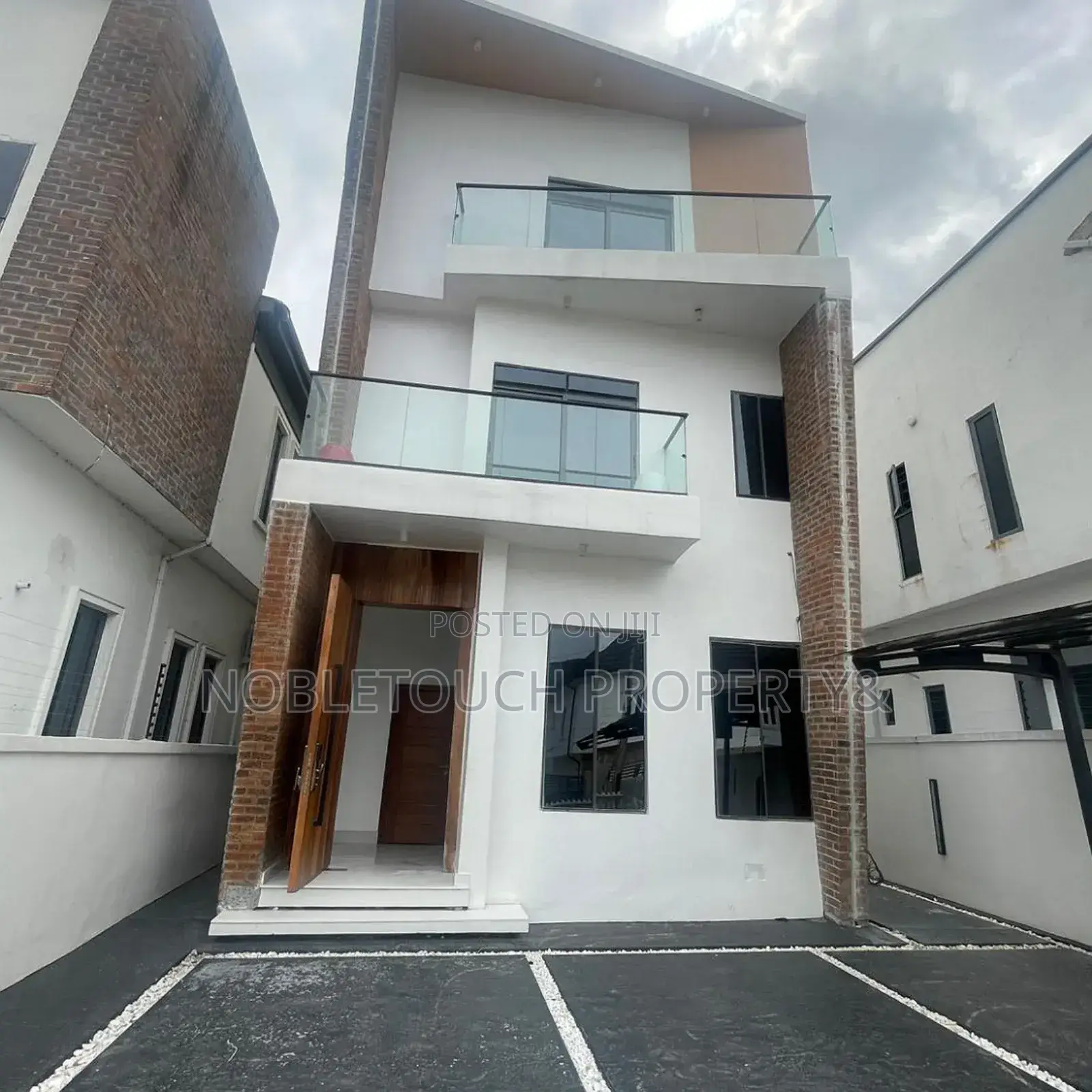 5bdrm Duplex in Lekki Lagos, Chevron for sale in Chevron
