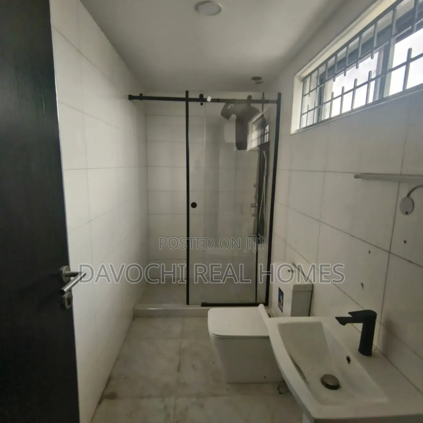 4bdrm Duplex In Chevron Lekki For Sale in Lekki