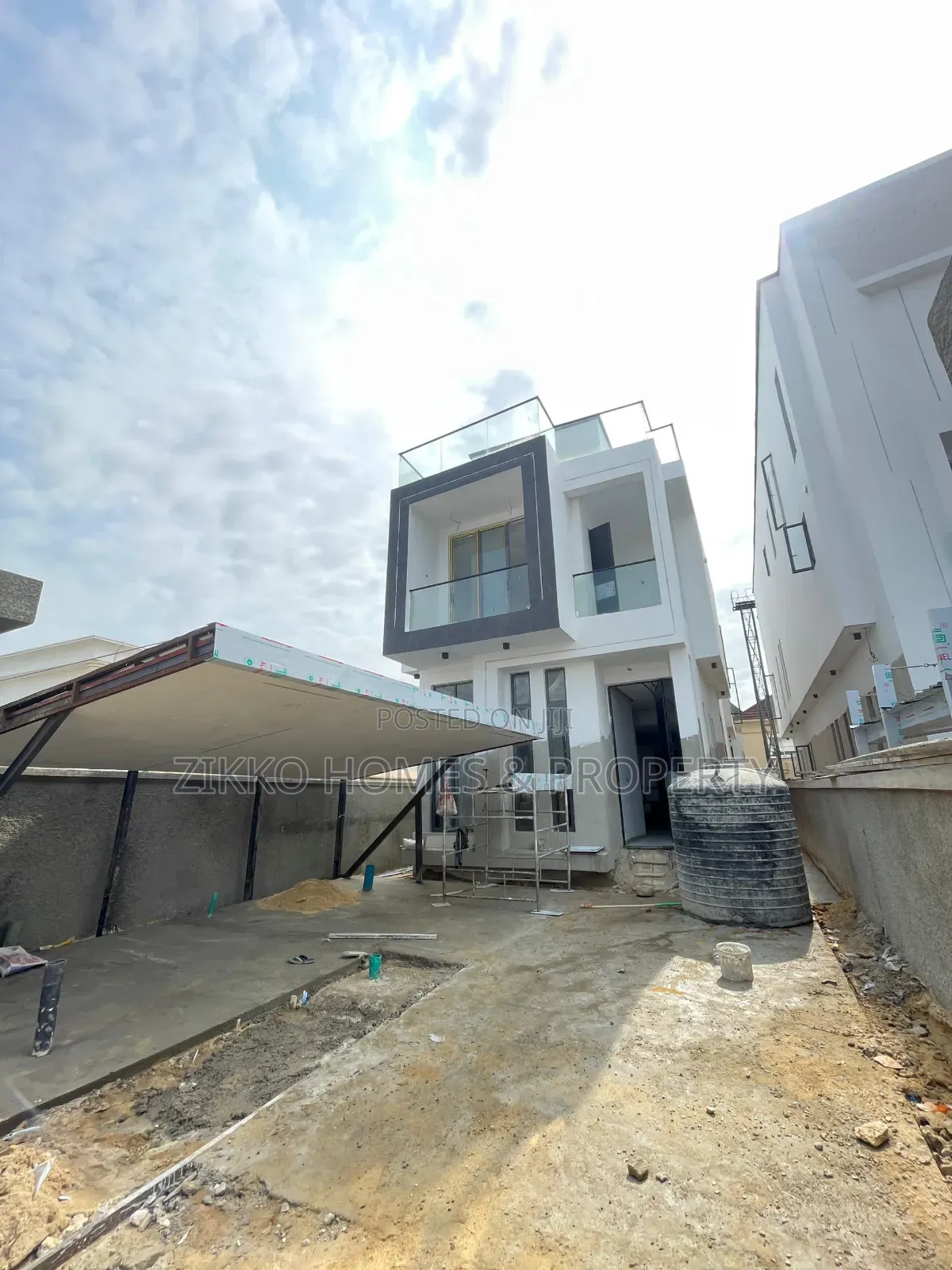 5bdrm Duplex in Ikota for sale in Ikota