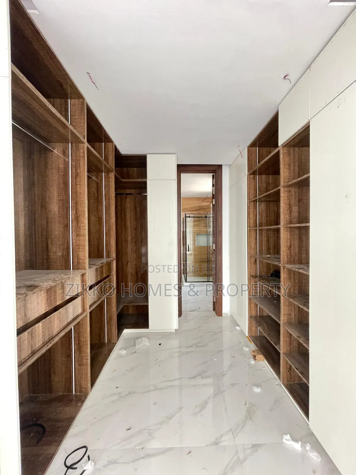 5bdrm Duplex in Ikota for sale in Ikota