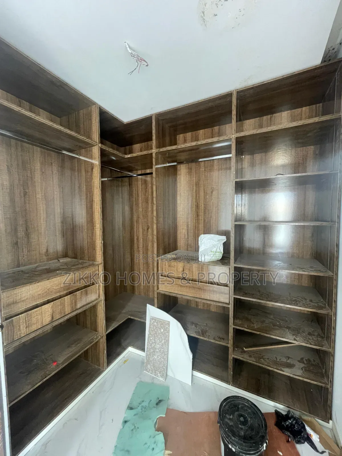 5bdrm Duplex in Ikota for sale in Ikota