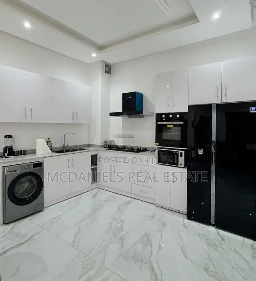 2bdrm Apartment In Lekki Phase 1 For Sale in Lekki Phase 1