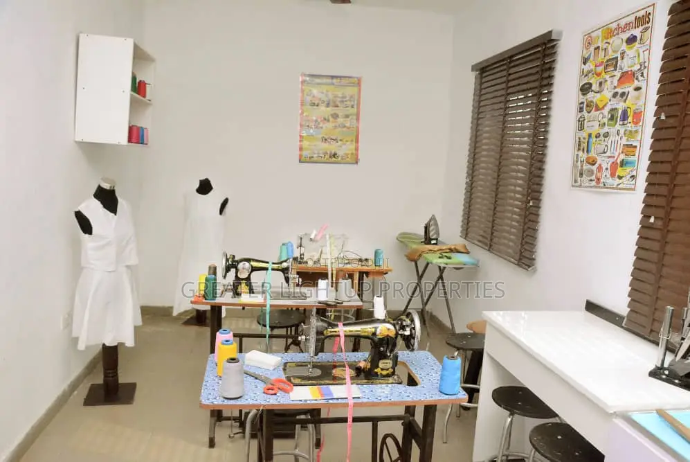 Functioning School for Sale at Surulere, Lagos Nigeria in Surulere