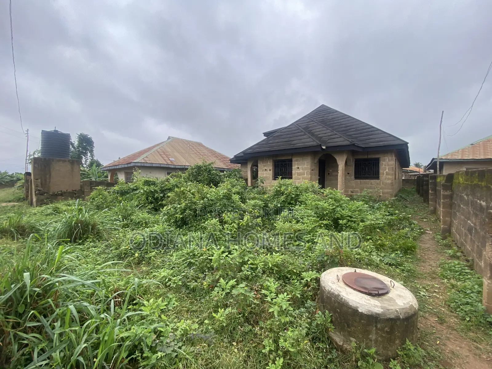 5bdrm Bungalow in Egbodi, Apata for sale in Apata