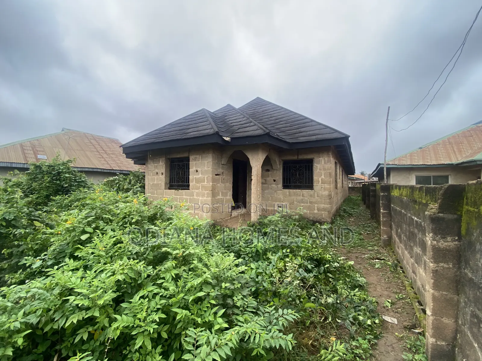 5bdrm Bungalow in Egbodi, Apata for sale in Apata