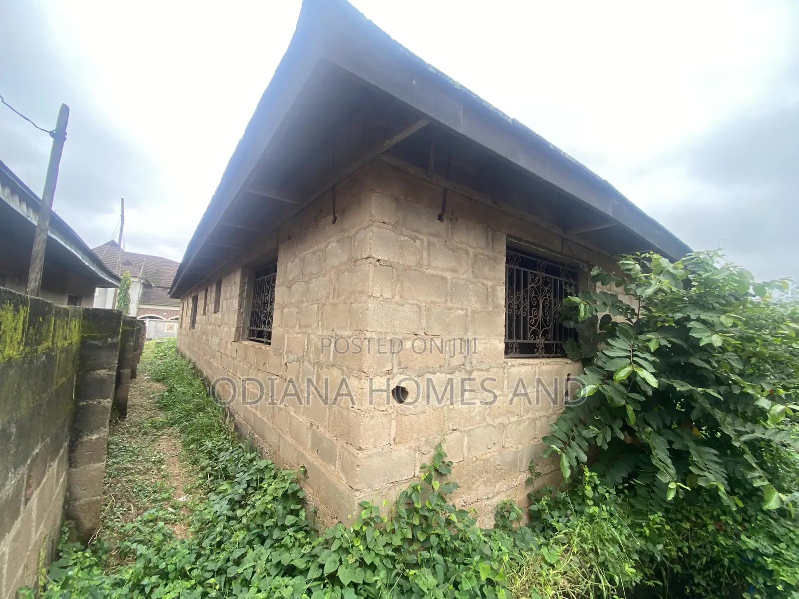 5bdrm Bungalow in Egbodi, Apata for sale in Apata