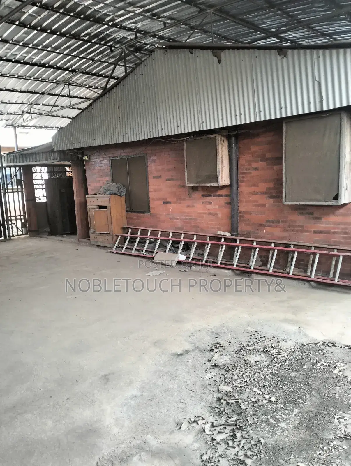 10bdrm Mansion in Liberty Estate Alake, Iseri Olofin for sale in Iseri Olofin