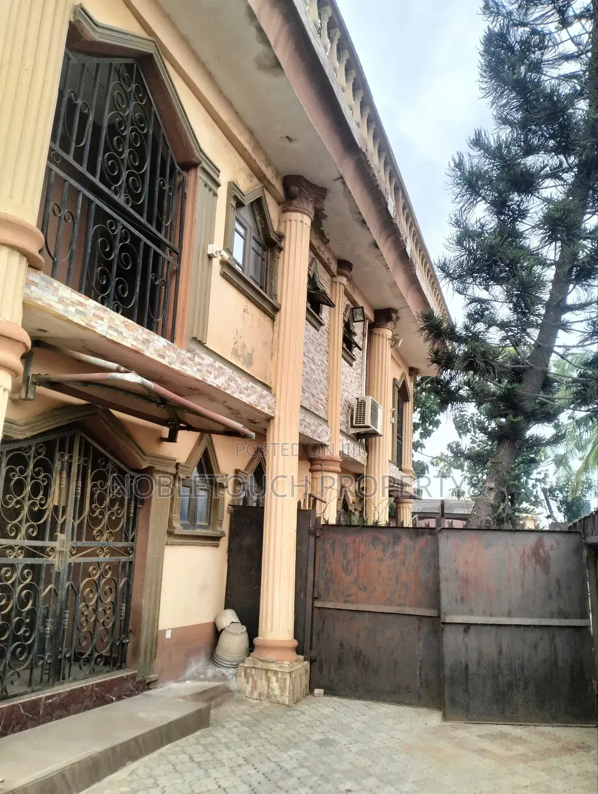 10bdrm Mansion in Liberty Estate Alake, Iseri Olofin for sale in Iseri Olofin