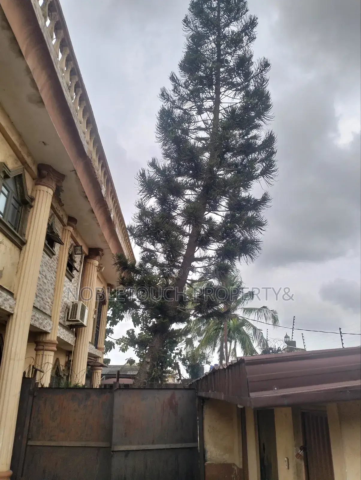 10bdrm Mansion in Liberty Estate Alake, Iseri Olofin for sale in Iseri Olofin