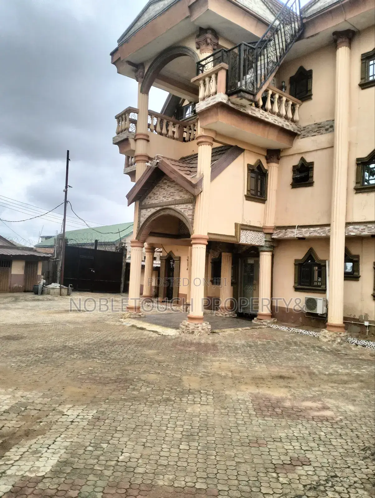 10bdrm Mansion in Liberty Estate Alake, Iseri Olofin for sale in Iseri Olofin