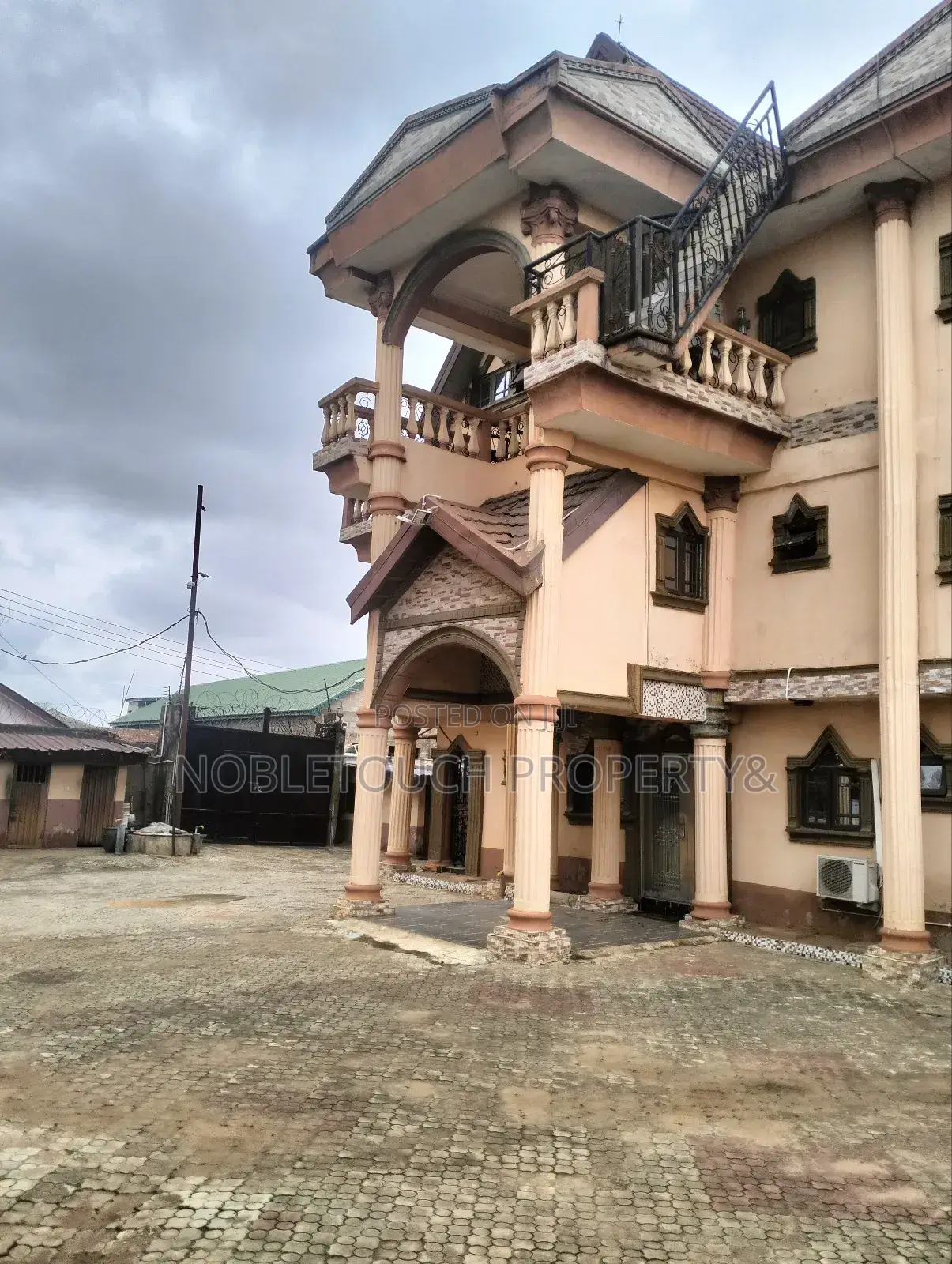 10bdrm Mansion in Liberty Estate Alake, Iseri Olofin for sale in Iseri Olofin