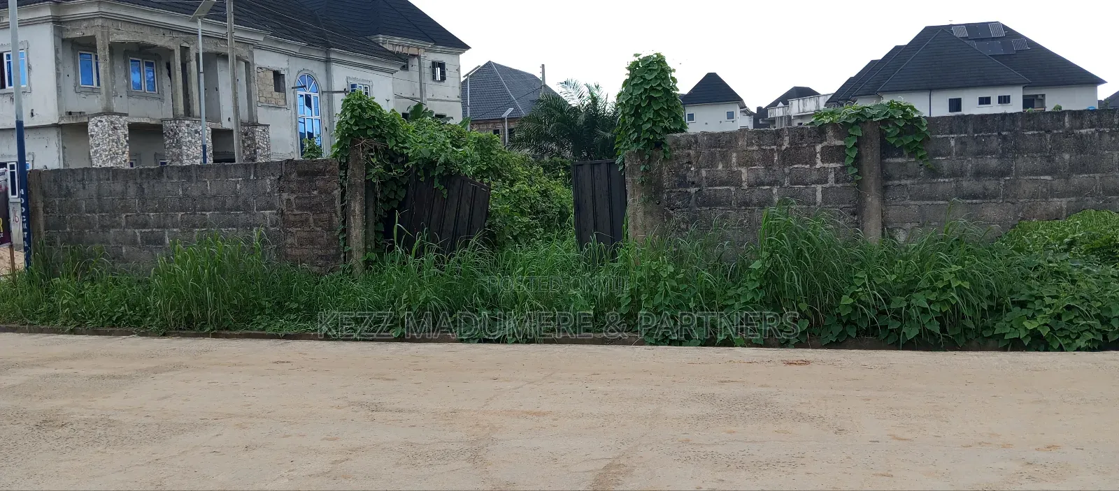 For Sale : 10 Plots Few Poles From Eliozu Flyover , Major Rd in Port-Harcourt
