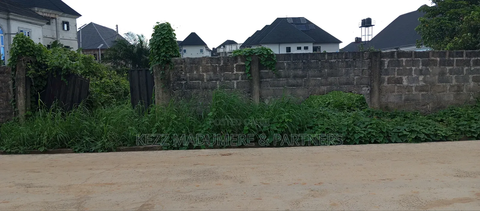 For Sale : 10 Plots Few Poles From Eliozu Flyover , Major Rd in Port-Harcourt