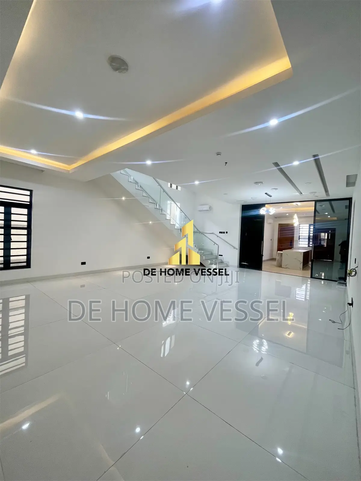 5bdrm Duplex in Lekki Phase 1 for sale in Lekki Phase 1