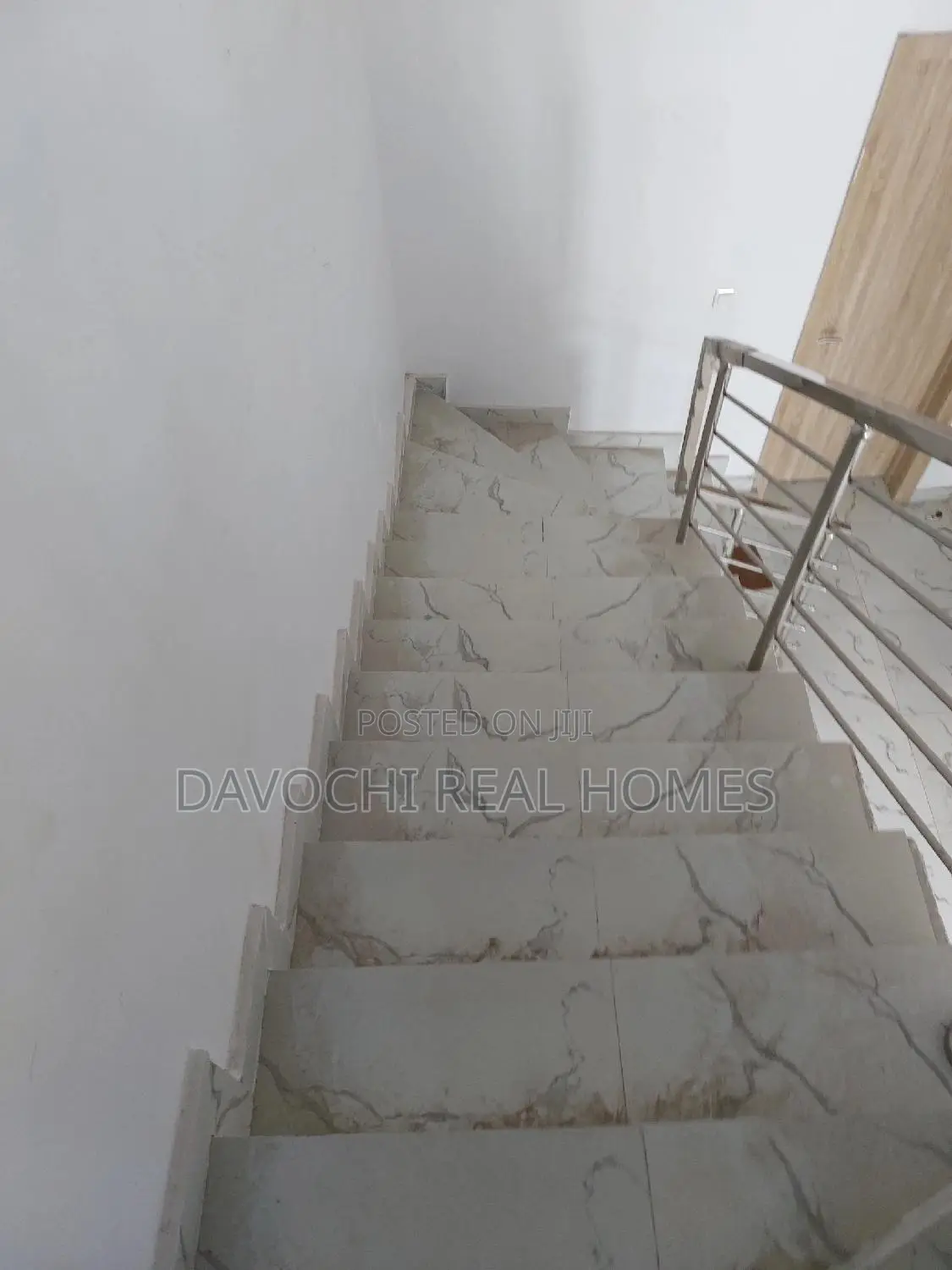 4bdrm Duplex in Prime Estate, Chevron for rent in Chevron