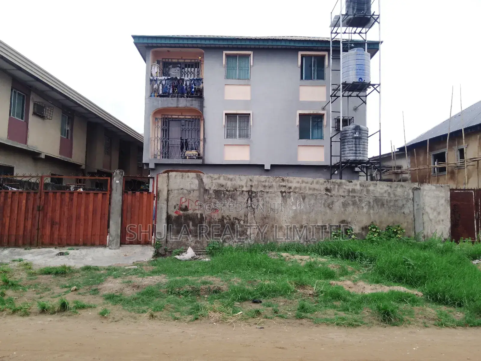 Furnished 20bdrm House in Okokomaiko for sale in Okokomaiko
