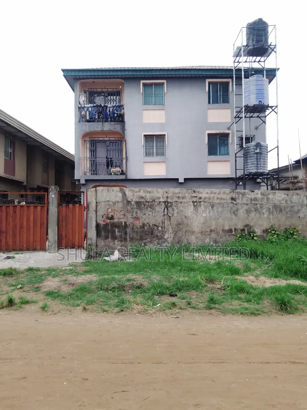 Furnished 20bdrm House in Okokomaiko for sale in Okokomaiko