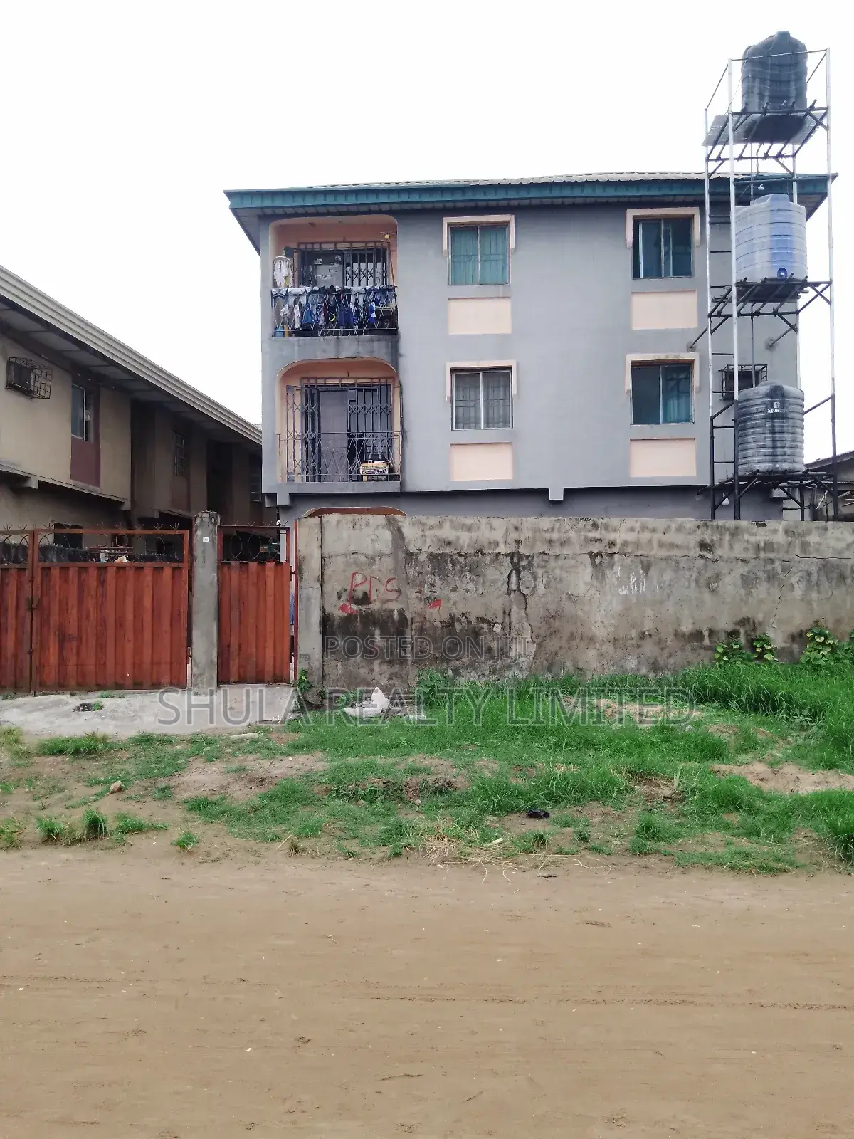 Furnished 20bdrm House in Okokomaiko for sale in Okokomaiko