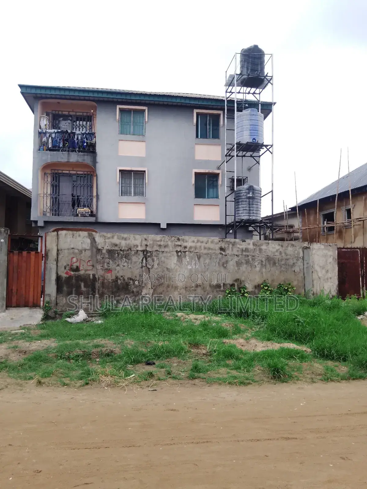 Furnished 20bdrm House in Okokomaiko for sale in Okokomaiko