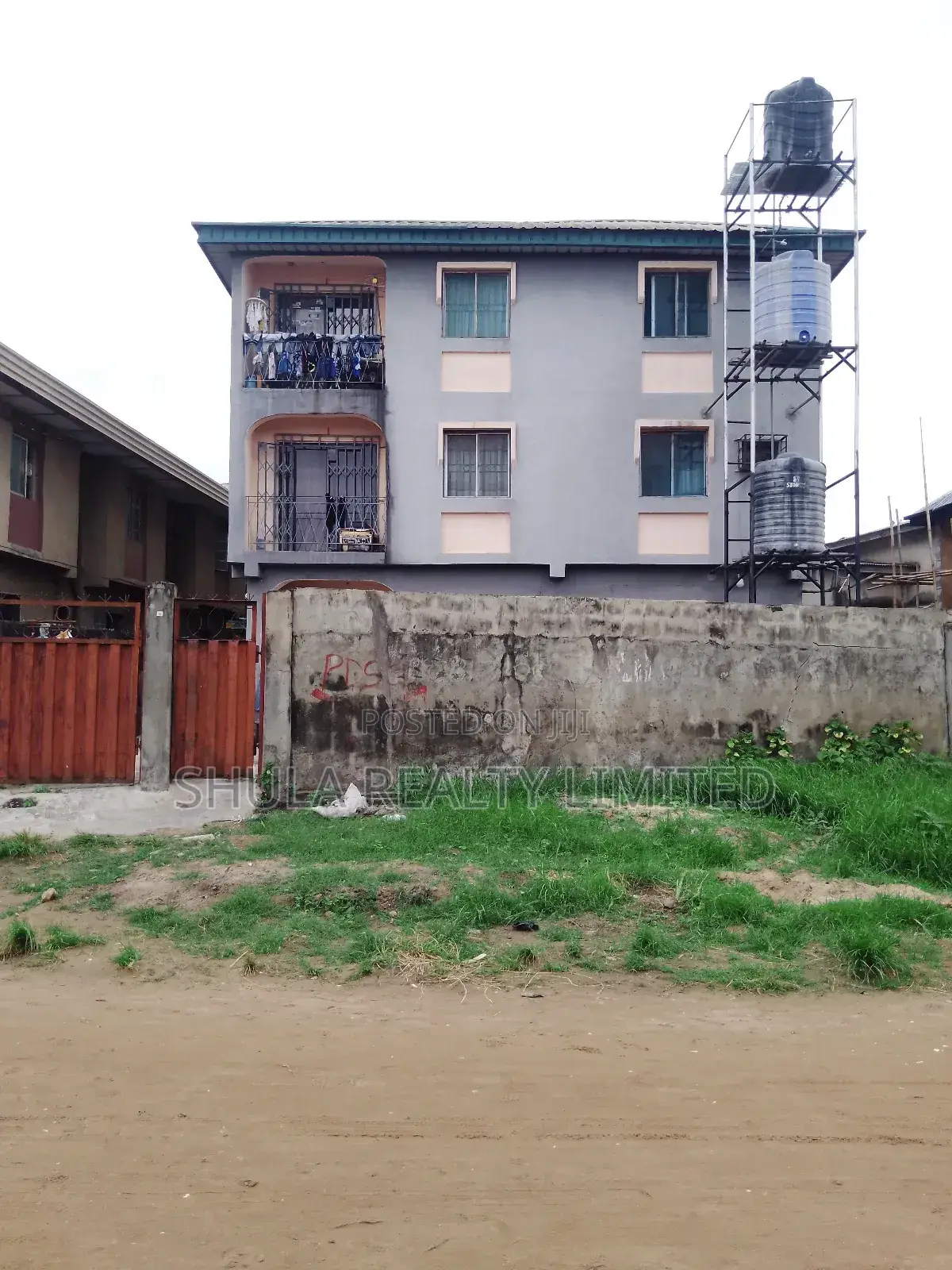 Furnished 20bdrm House in Okokomaiko for sale in Okokomaiko