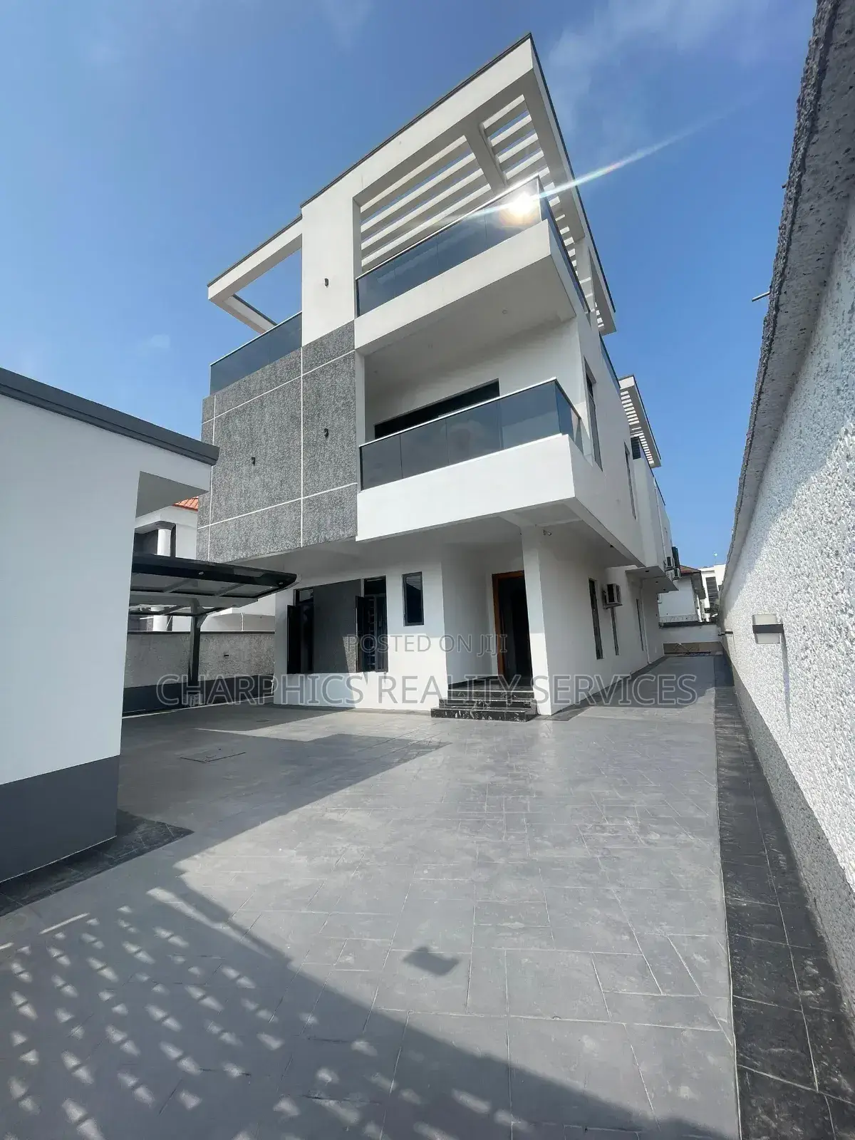 5bdrm Duplex in Lekki Phase 1 for sale in Lekki Phase 1