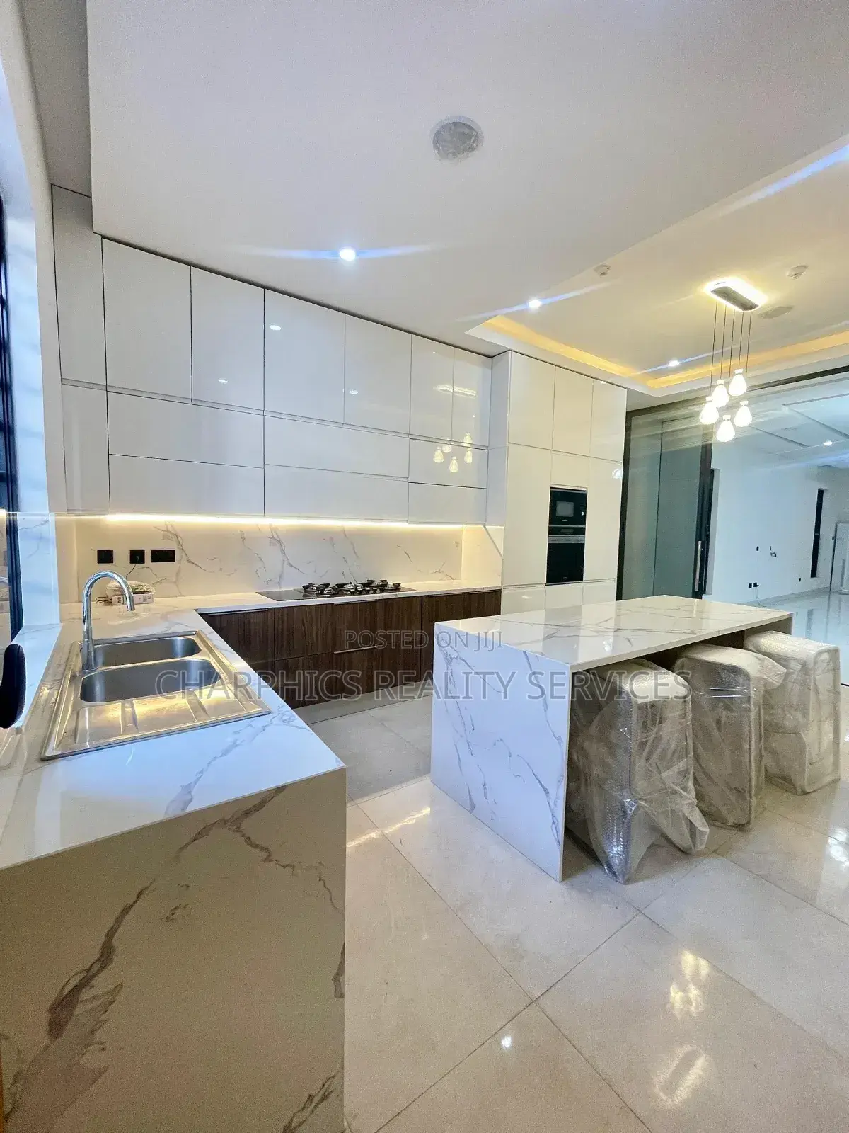 5bdrm Duplex in Lekki Phase 1 for sale in Lekki Phase 1