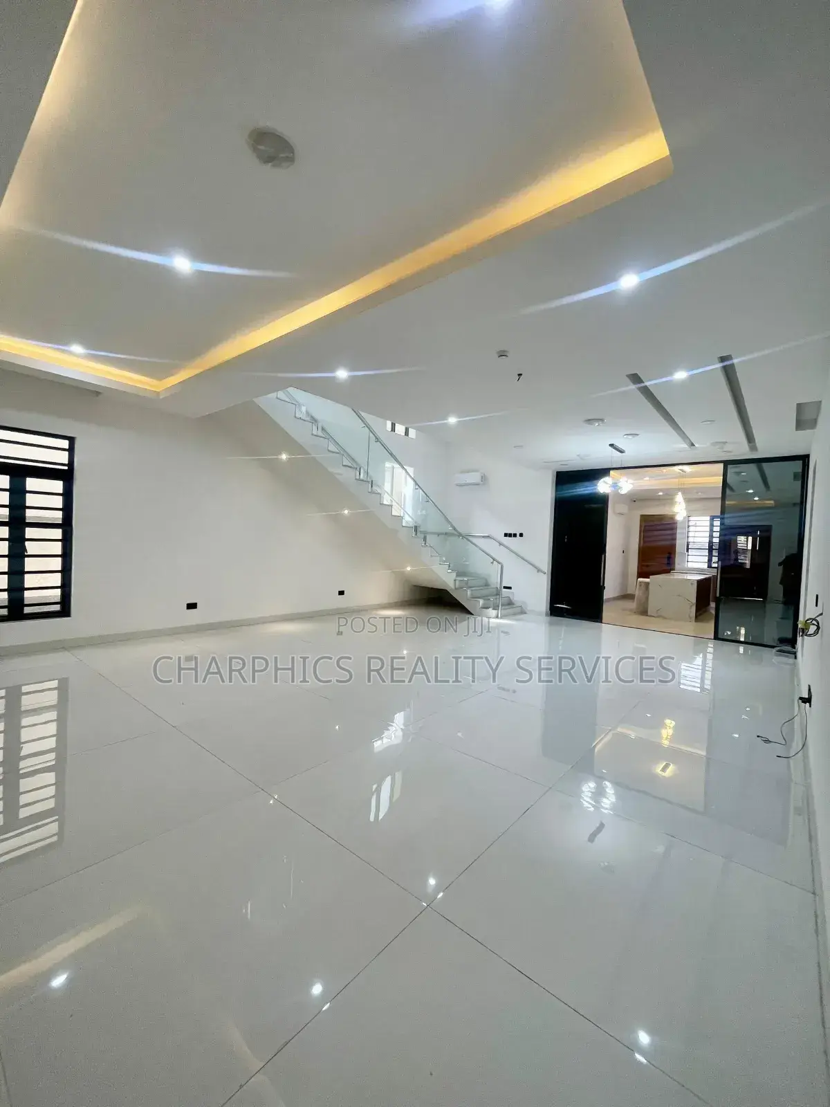 5bdrm Duplex in Lekki Phase 1 for sale in Lekki Phase 1