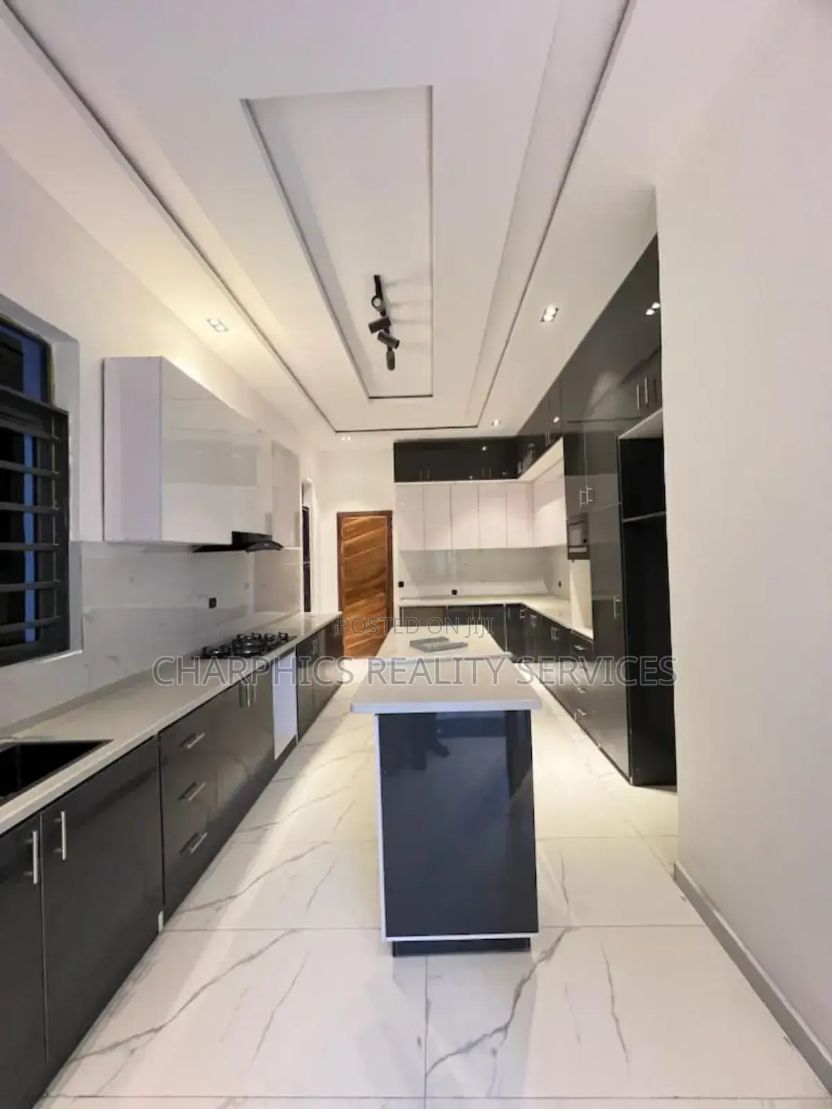5bdrm Duplex in Lekki Phase 2 for sale in Lekki Phase 2