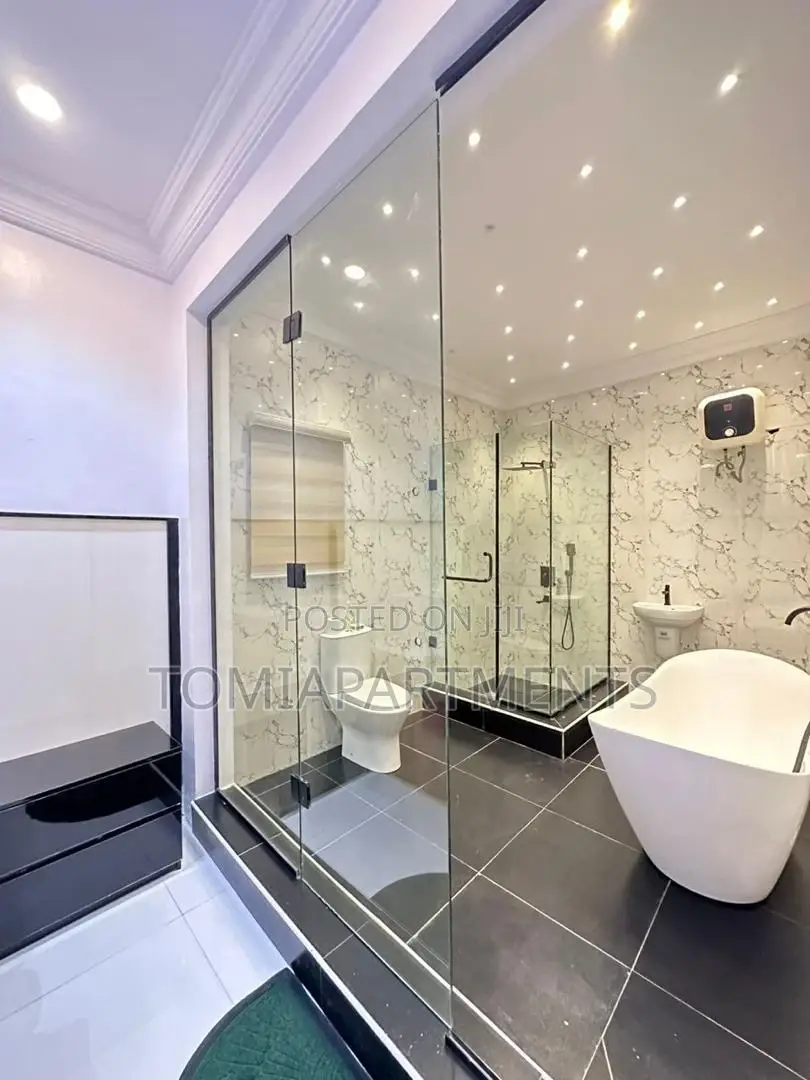 Charming 1 Bedroom Shortlet With Bathtub in Osapa, Lekki in Lekki