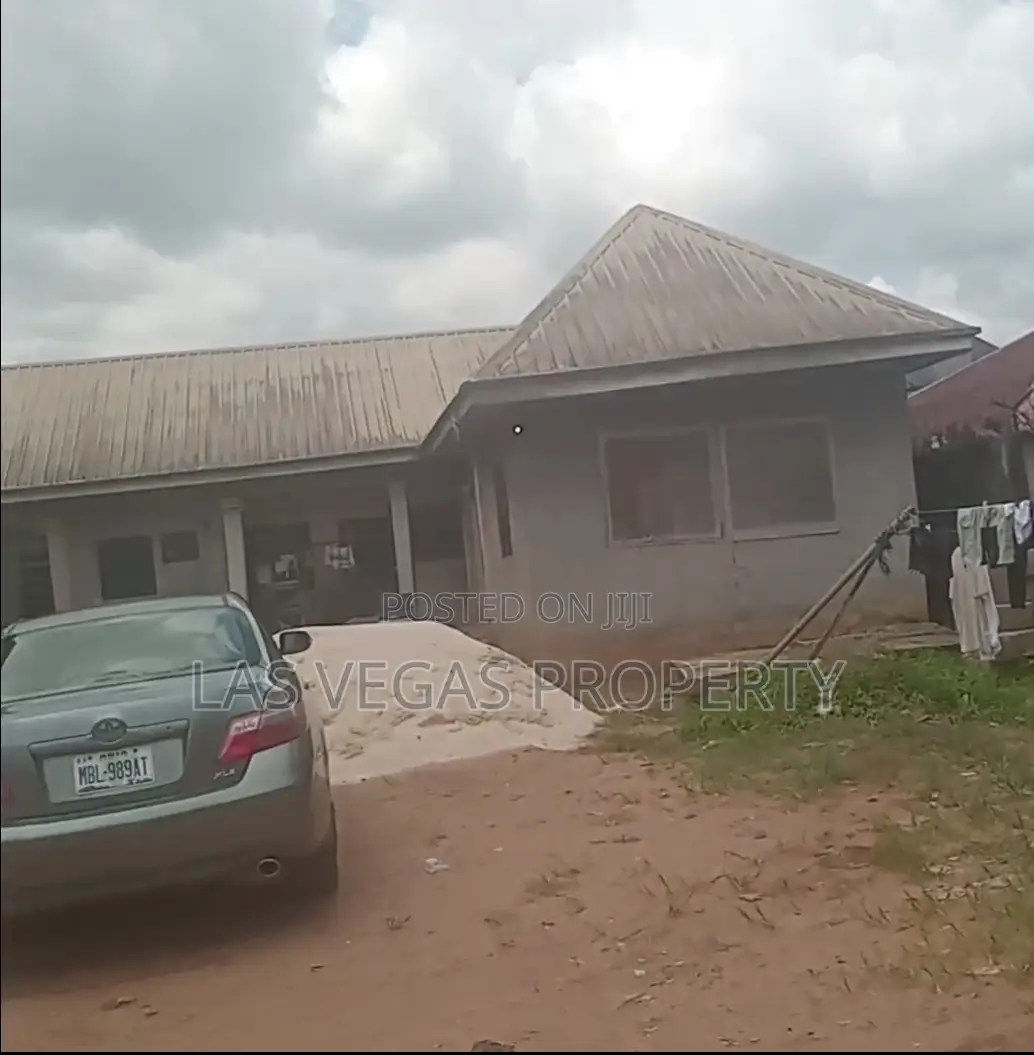 9bdrm Block of Flats in Owerri for sale in Owerri
