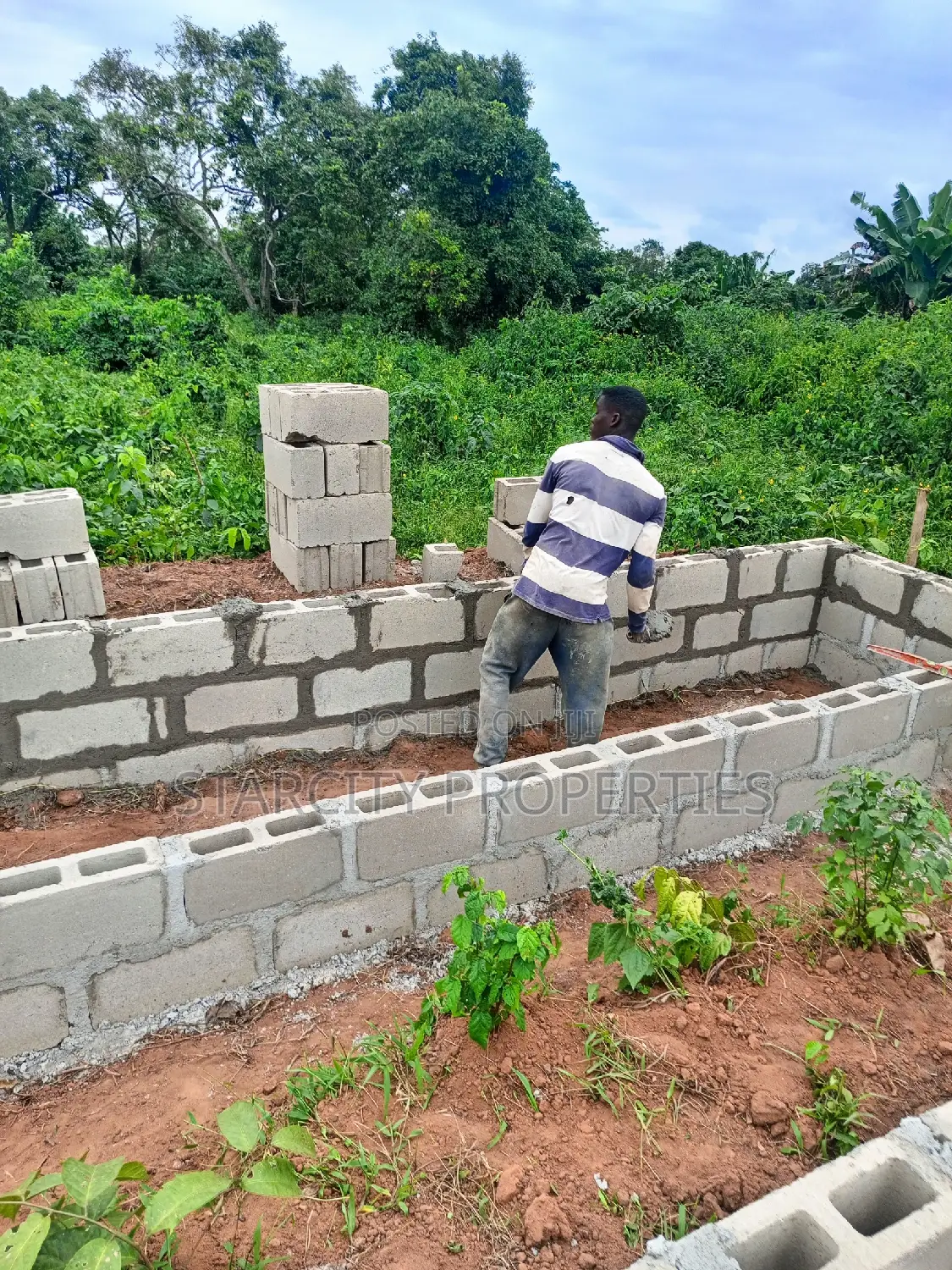 Acres of Land for Sale in Obafe Isiun Abeokuta Express Ogun in Obafemi-Owode