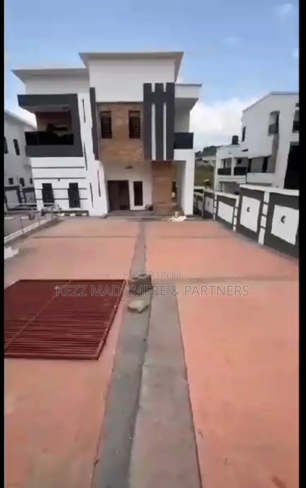 5bdrm Duplex in Independence Layout for sale in Enugu