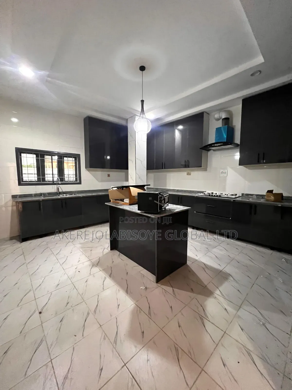 5bdrm Duplex in In An Estate Karsana for sale in Gwarinpa