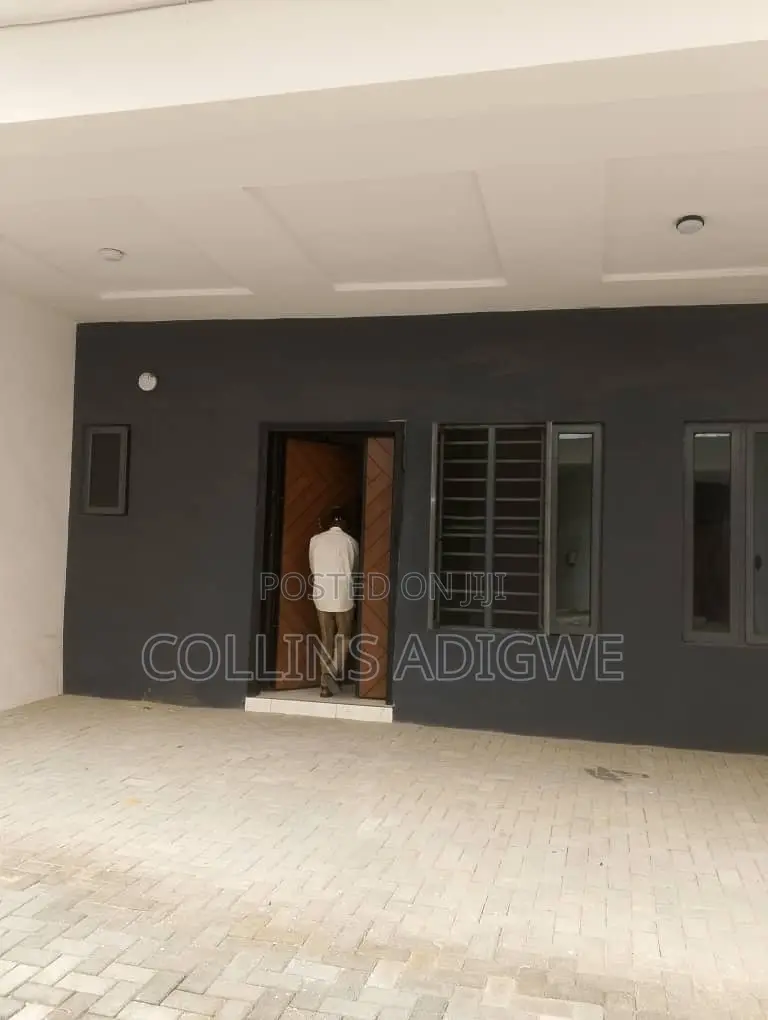 4bdrm Duplex in Royal Pine Gate, Chevron for sale in Chevron
