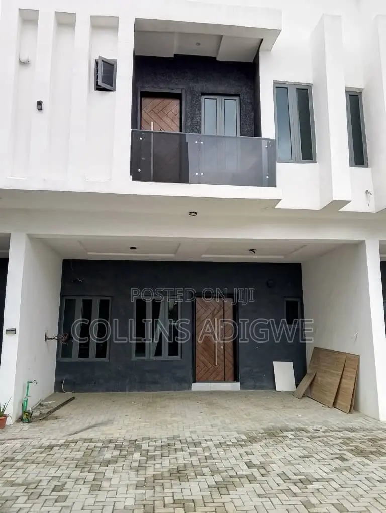 4bdrm Duplex in Royal Pine Gate, Chevron for sale in Chevron
