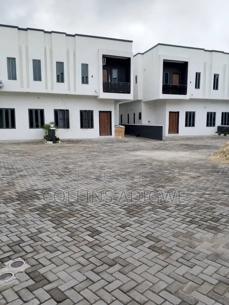 4bdrm Duplex in Royal Pine Gate, Chevron for sale in Chevron