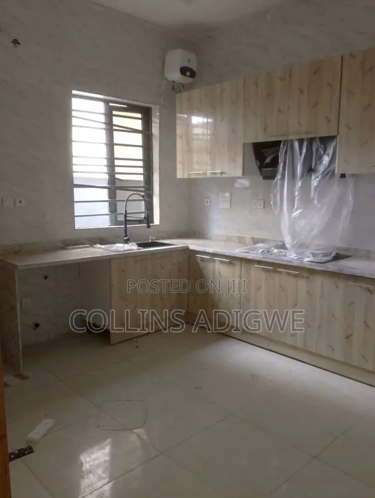 4bdrm Duplex in Royal Pine Gate, Chevron for sale in Chevron