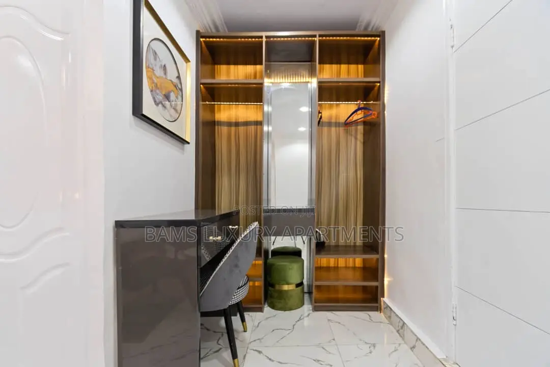 One Bed at Lekki Phase 1 in Lekki