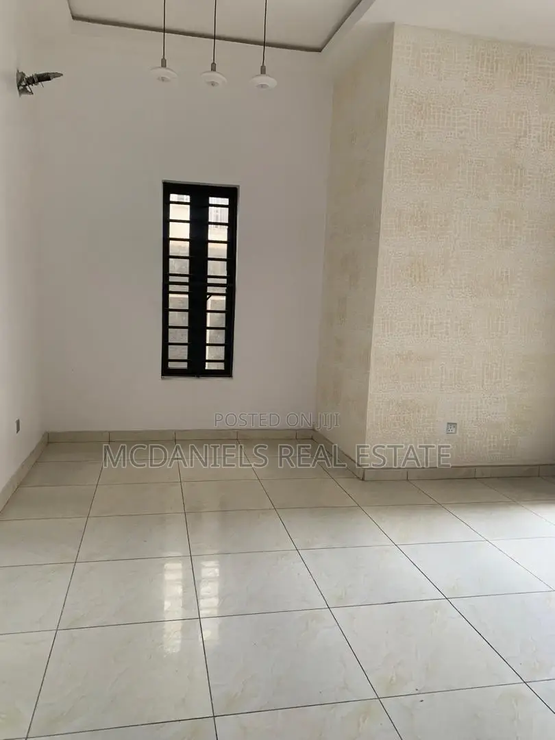 4bdrm Duplex in Chevron for sale in Chevron