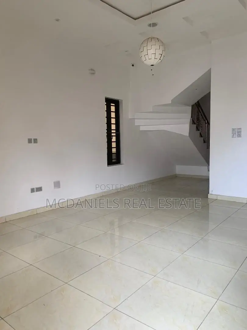 4bdrm Duplex in Chevron for sale in Chevron