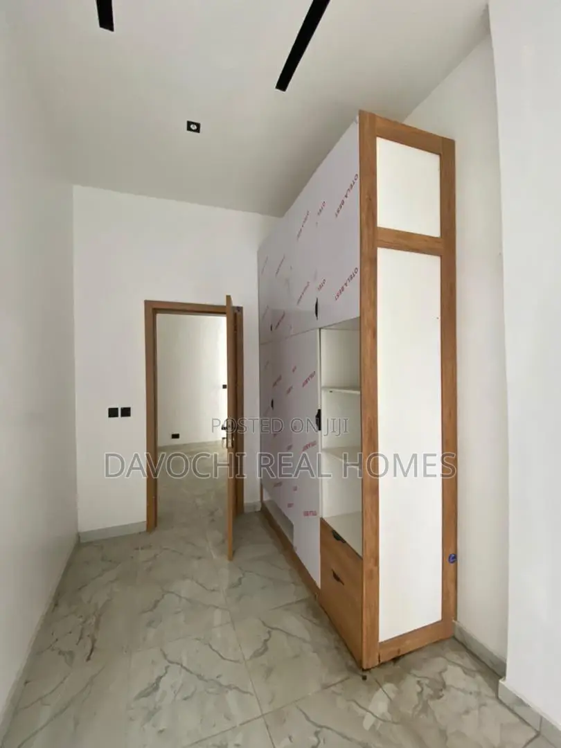 2bdrm Apartment in Ikate-Elegushi for sale in Ikate-Elegushi