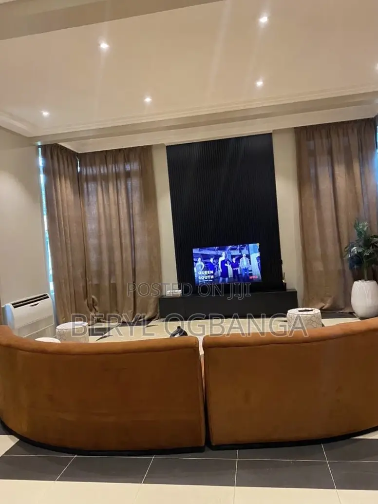 Luxurious Two (2) Bedroom Shortlet Service Apartment in Ahmadu Bello Way