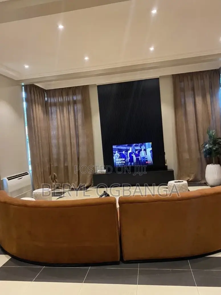 Luxurious Two (2) Bedroom Shortlet Service Apartment in Ahmadu Bello Way