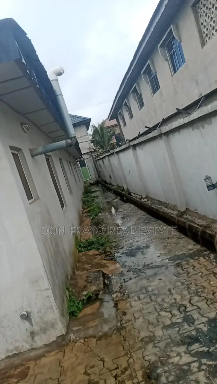 5 Units 1 Beds , 3 Beds Apt + 3 Shops at Obantoko Abeokuta in Abeokuta South