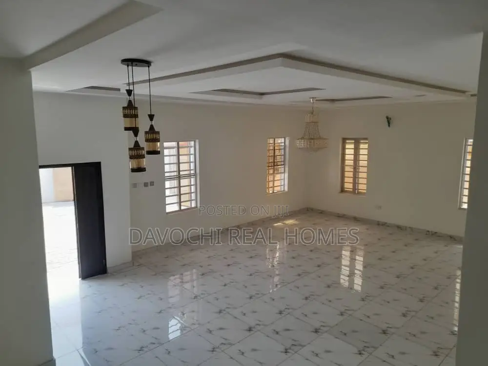 4bdrm Duplex in Lekki Expressway for sale in Lekki Expressway